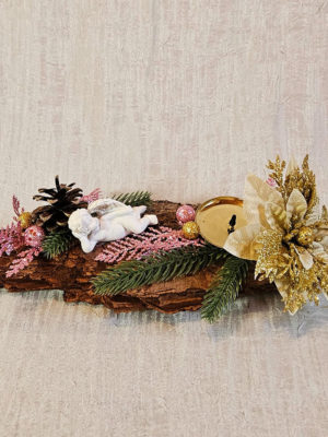 Ange couché sur écorce